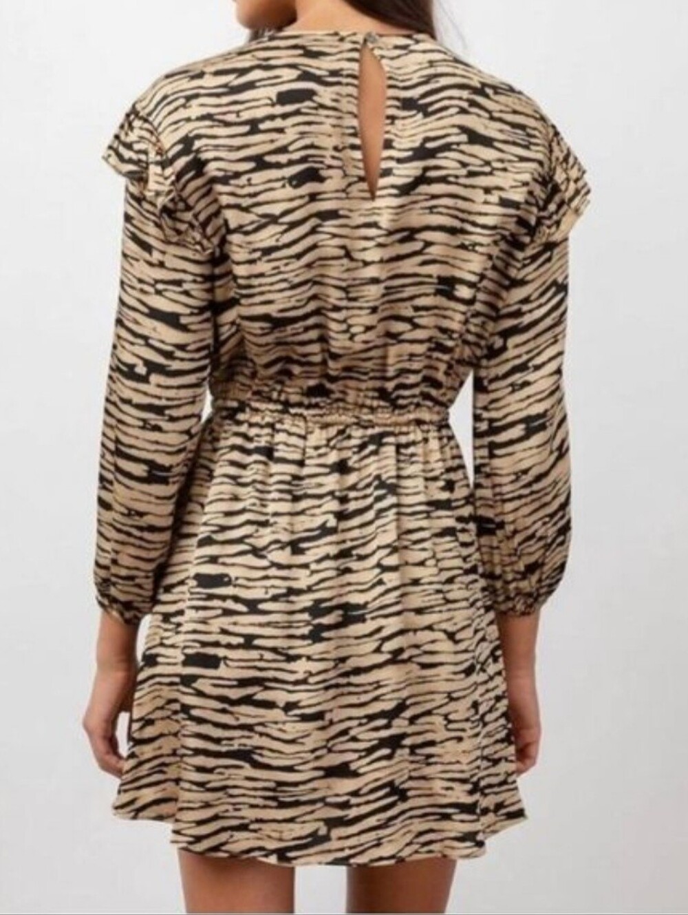 ​Rails Ora Canyon Dress Size M Hammered Satin Tiger Print Boho Ruffle - Picture 4 of 13